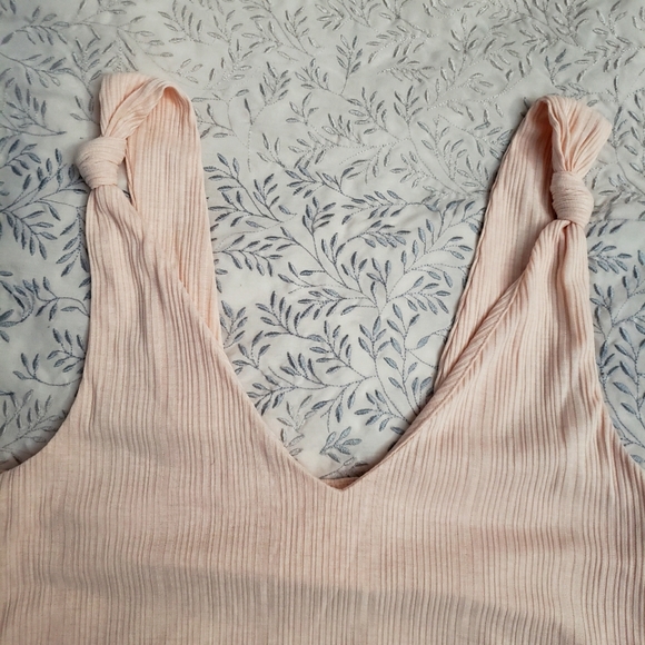Peach ribbed long crop tank top - Picture 1 of 3
